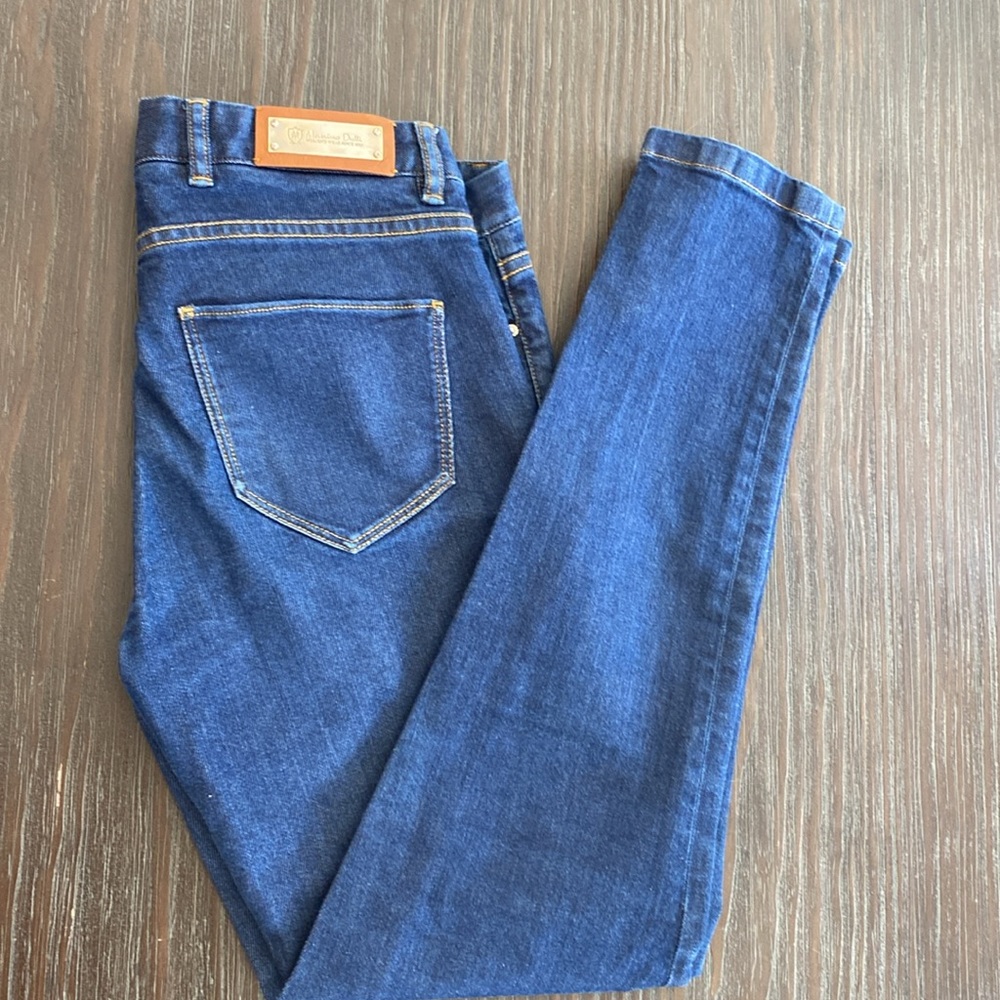 Massimo Dutti ladies jeans in size 4. Made in Morocco.